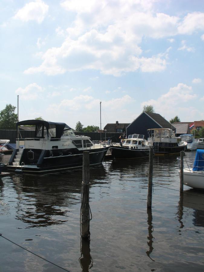 Bed-On-A-Boat Hotel Giethoorn Bagian luar foto