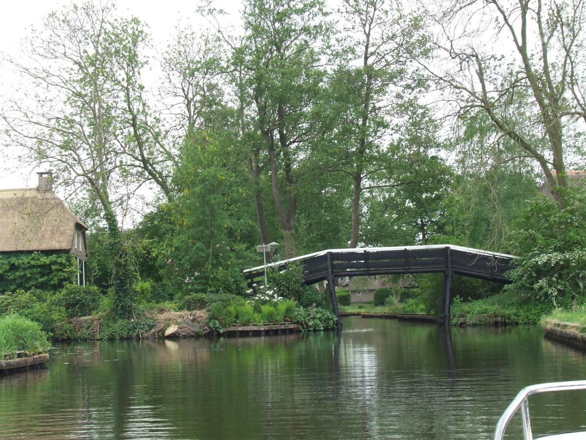 Bed-On-A-Boat Hotel Giethoorn Bagian luar foto