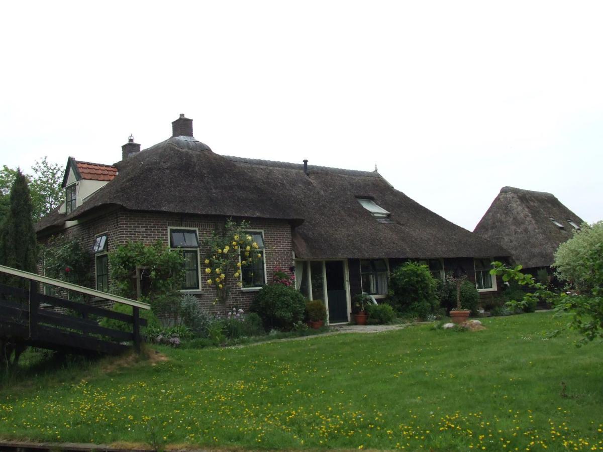 Bed-On-A-Boat Hotel Giethoorn Bagian luar foto