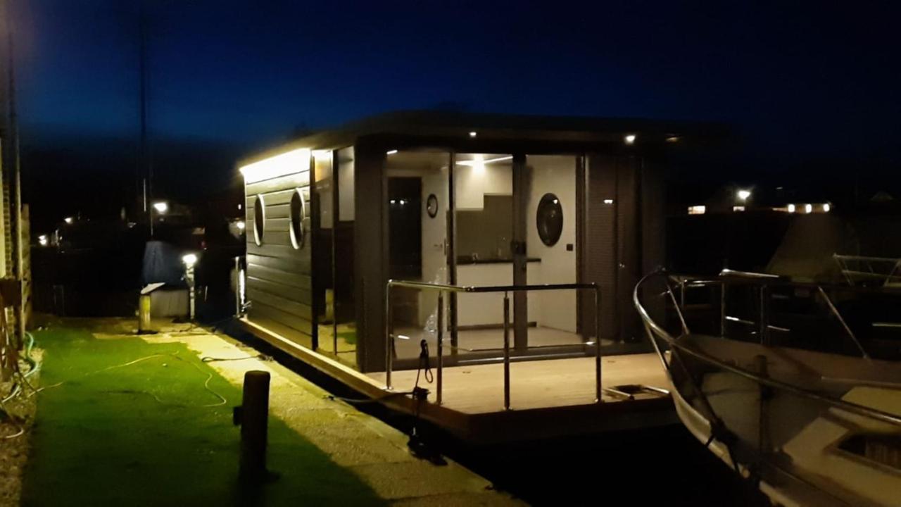 Bed-On-A-Boat Hotel Giethoorn Bagian luar foto