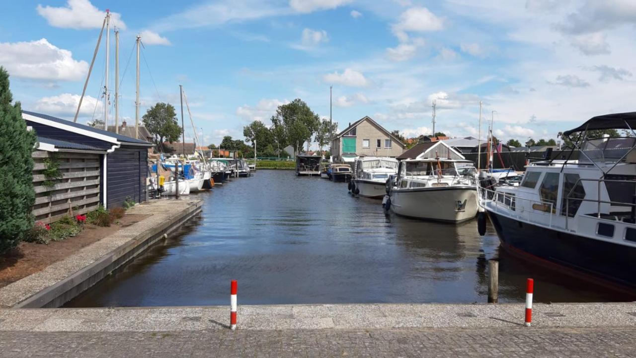 Bed-On-A-Boat Hotel Giethoorn Bagian luar foto
