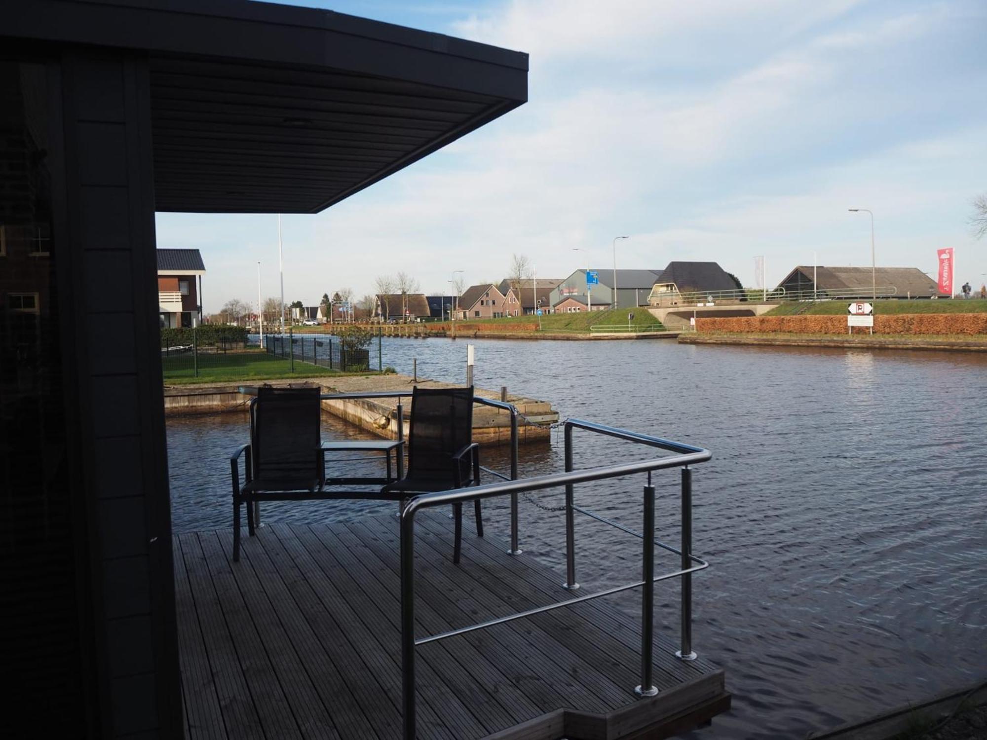 Bed-On-A-Boat Hotel Giethoorn Bagian luar foto
