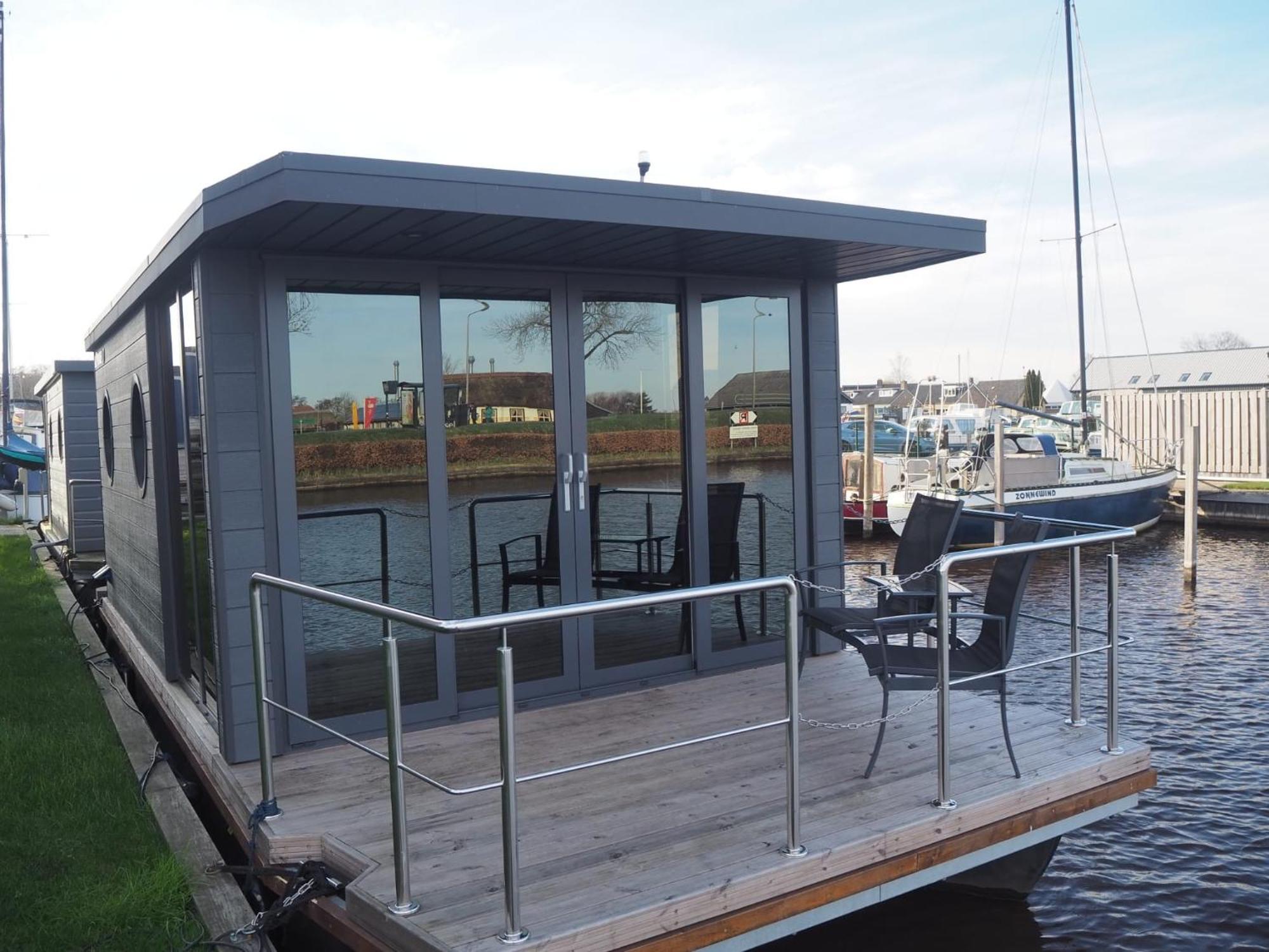 Bed-On-A-Boat Hotel Giethoorn Bagian luar foto
