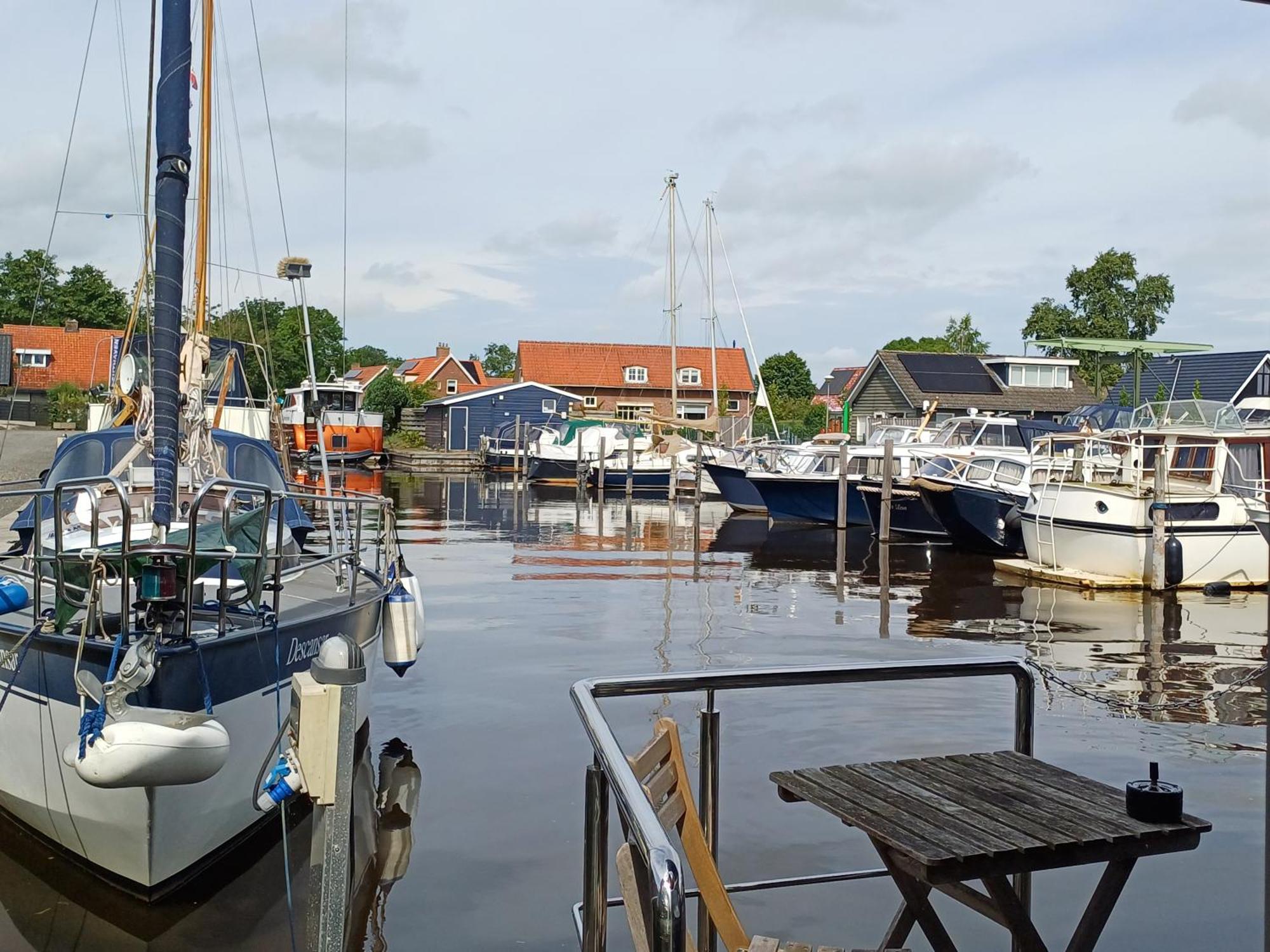 Bed-On-A-Boat Hotel Giethoorn Bagian luar foto