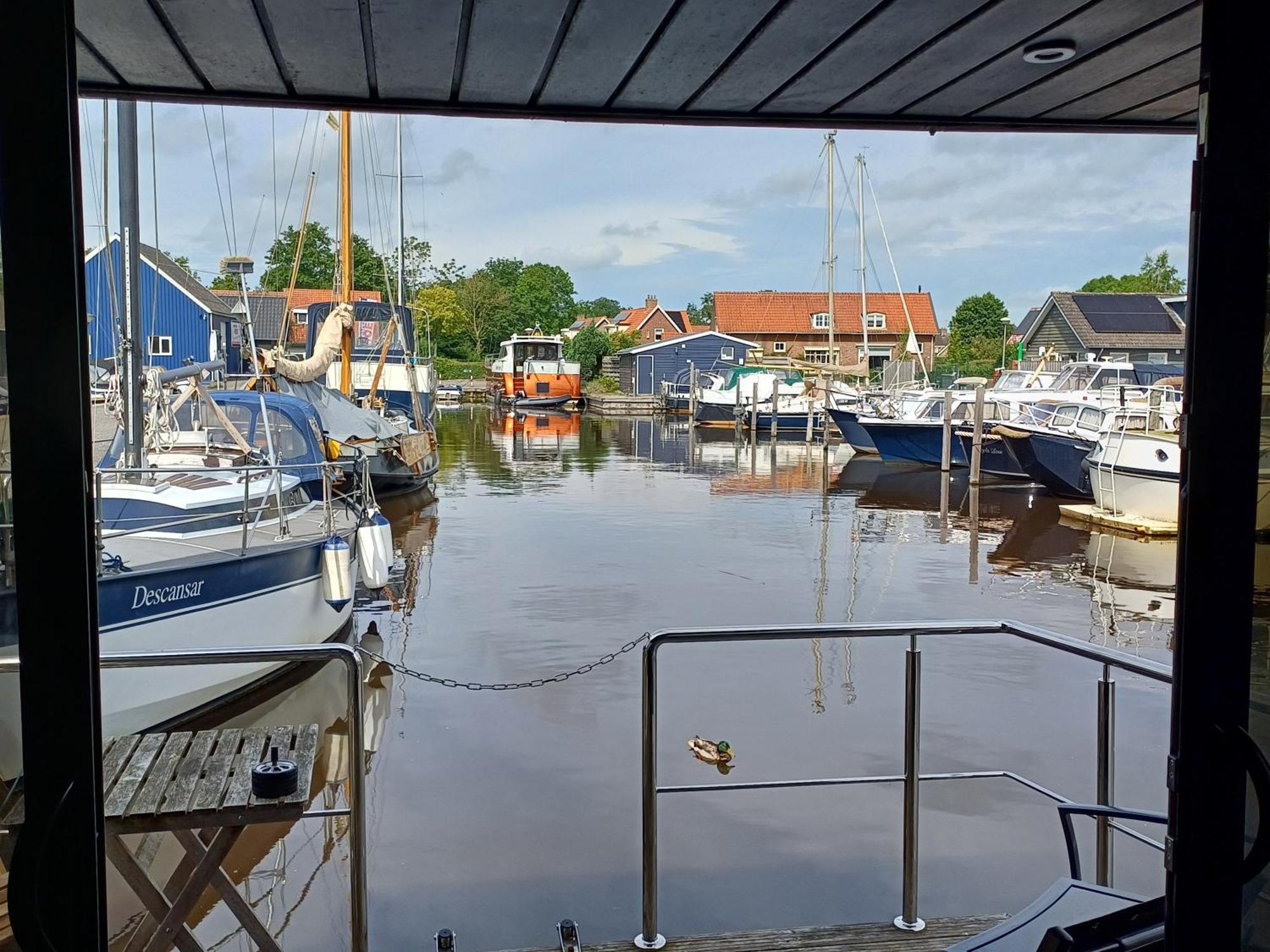 Bed-On-A-Boat Hotel Giethoorn Bagian luar foto