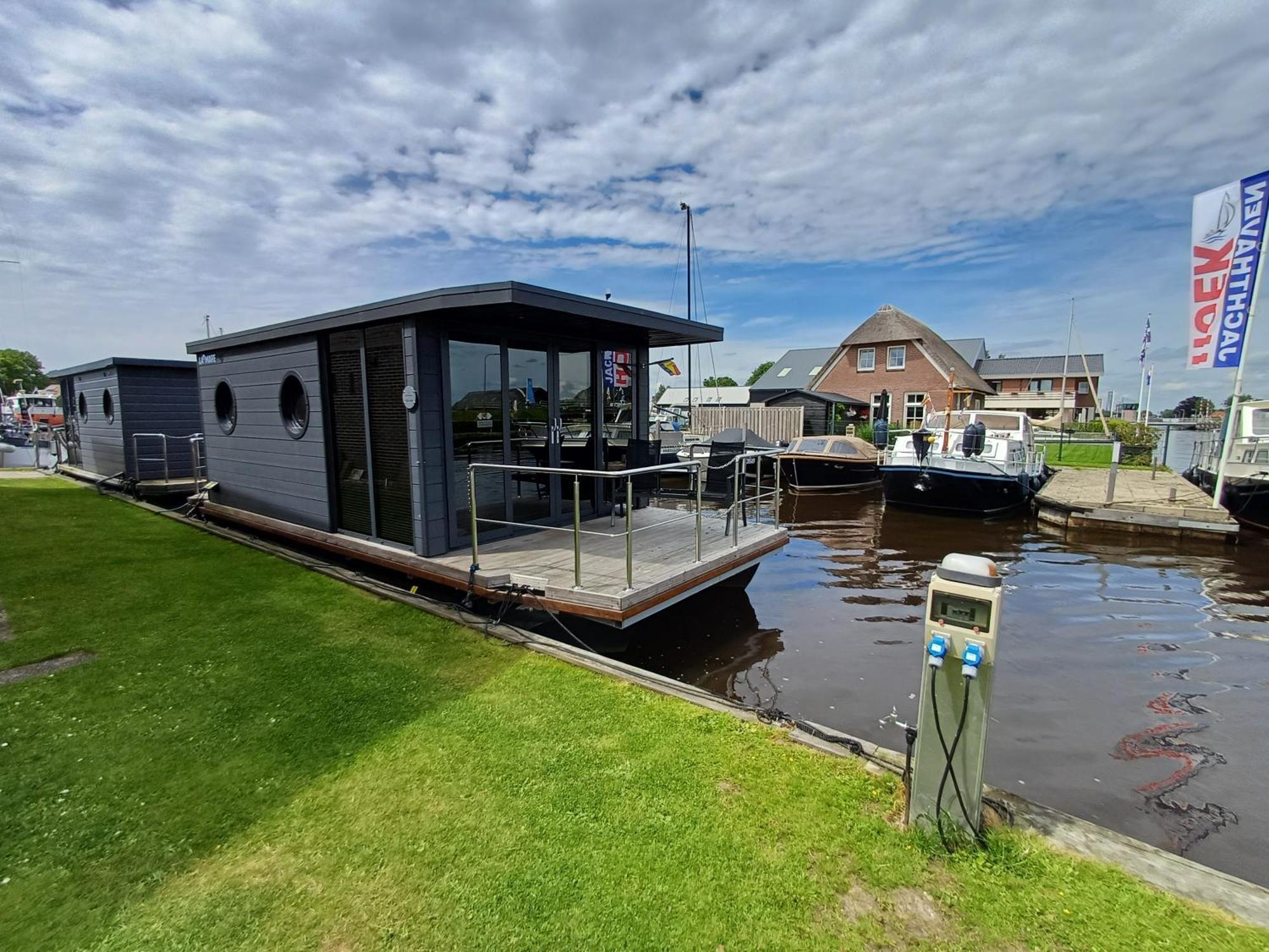 Bed-On-A-Boat Hotel Giethoorn Bagian luar foto
